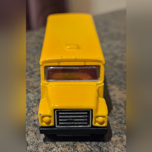 Matchbox Vintage Die Cast Collectable School Bus (3.5" x 1") - Picture 2 of 4